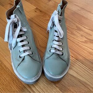 Bueno Women's Leather Light Blue High-Top Sneakers